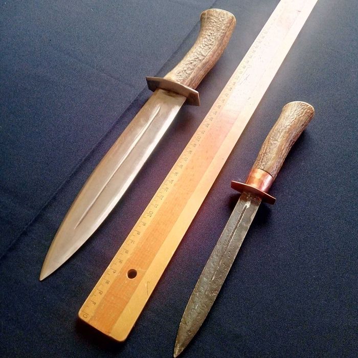 Facas de caça com cabo em chifre de veado