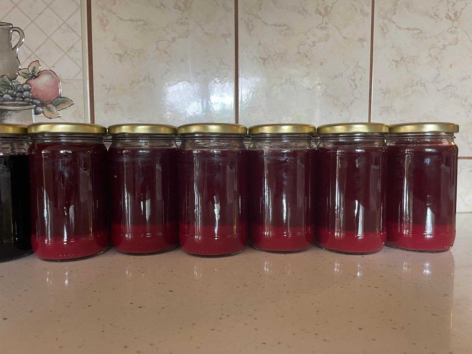 Domowe przetwory na sprzedaż (soki, papryka, buraczki i ogórki)