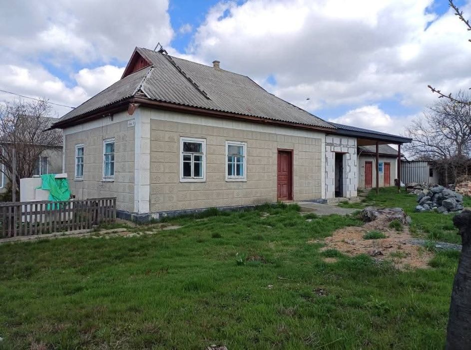 Продам житловий будинок
Будинок та земельна ділянка за адресою с-ще Г