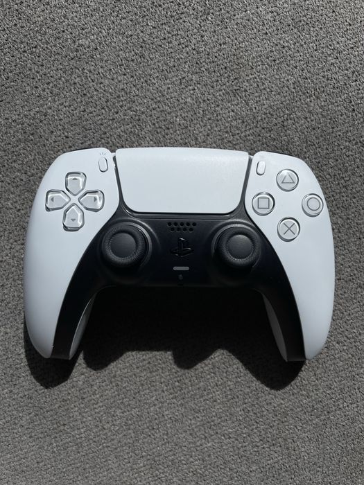 PlayStation 5 Slim Standard 1TB + 2 Comandos + 2 Jogos + Carregador