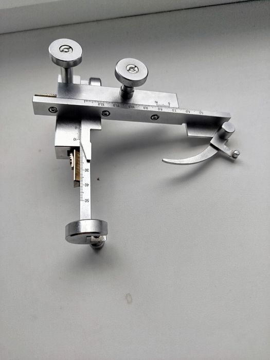 Припаратоводій до мікроскопа.