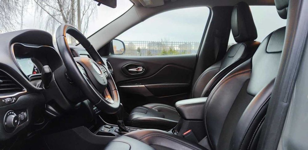 Jeep Cherokee 2019 року