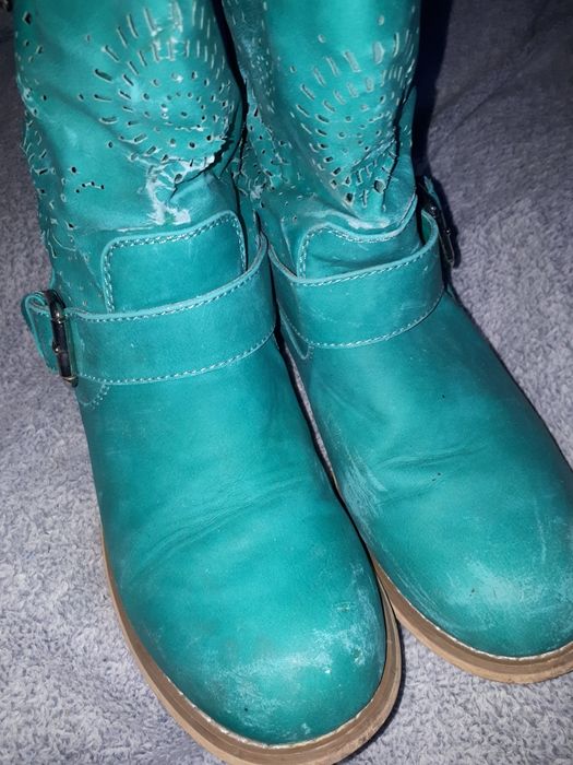 Witam mam do sprzedania buty damskie kozaki. wiosenne