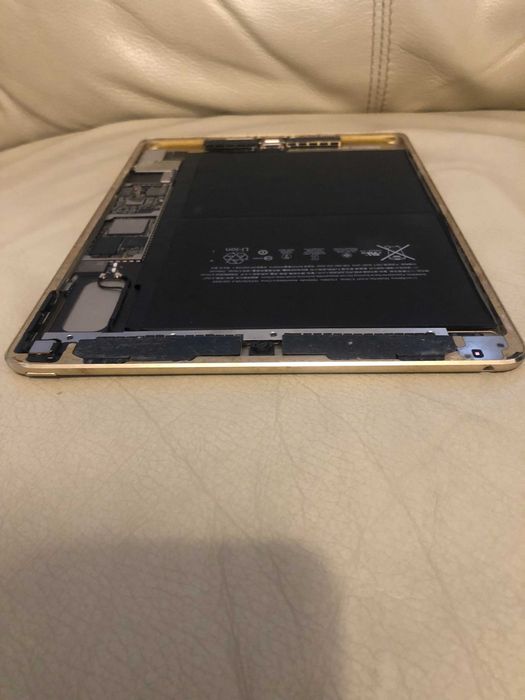 Carcaça traseira com bateria "dourada" ipad A1566