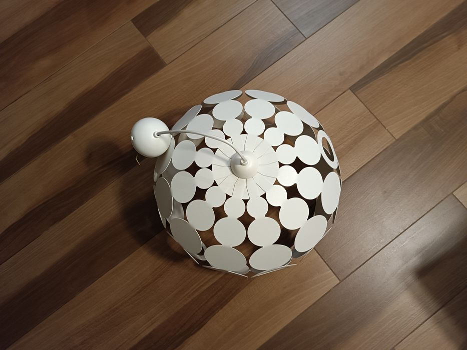 Lampa wisząca biała kula Castorama