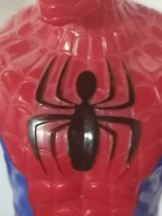 Boneco do Homem Aranha Spider Man uma figura de BD da Marvel sendo em plástico rígido e fabricação Made in China 2013

Altura 29 cm

Disponho de o