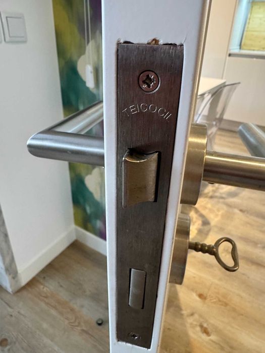 Porta com Vidro Temperado . Impecáveç 200cmX75cm