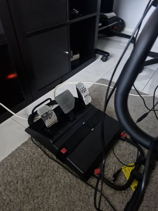 Cockpit completo. Volante,pedais e alavanca