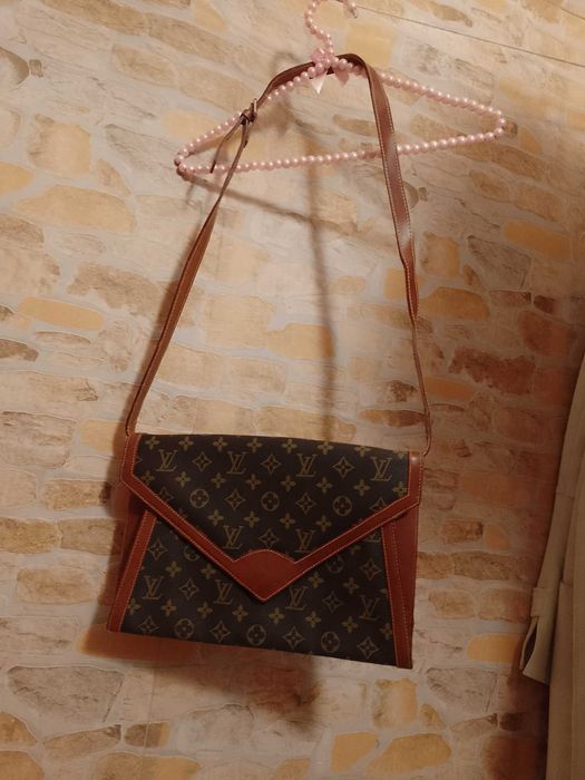 Louis Vuitton/ Brązowa, duża torebka listonoszka