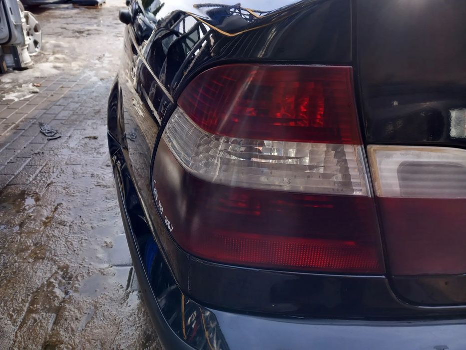 BMW E46 LIFT LAMPA LEWA TYLNA LEWY TYŁ W BŁOTNIK SEDAN