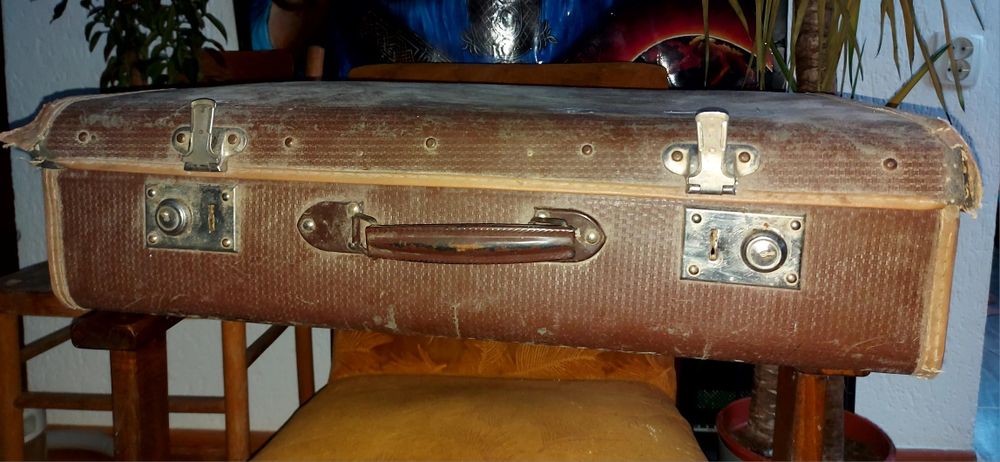 Dam w prezencie starą walizkę