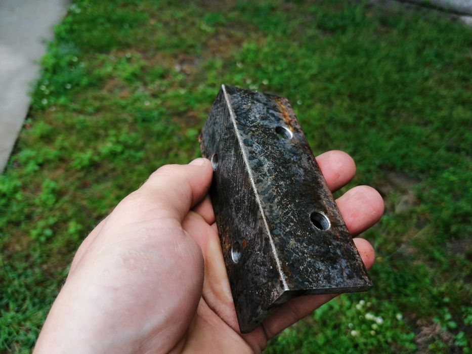 Kątowniki z otworami