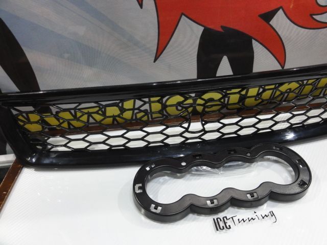 Grelha frontal em plástico Audi A4 B5 1995-2001 RS4 LOOK em preto brilhante