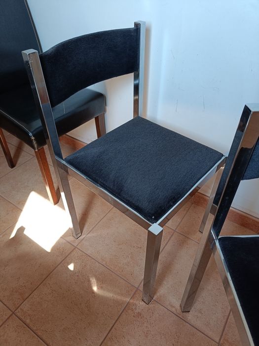Mesa de vidro para 6 lugares com 4 cadeiras