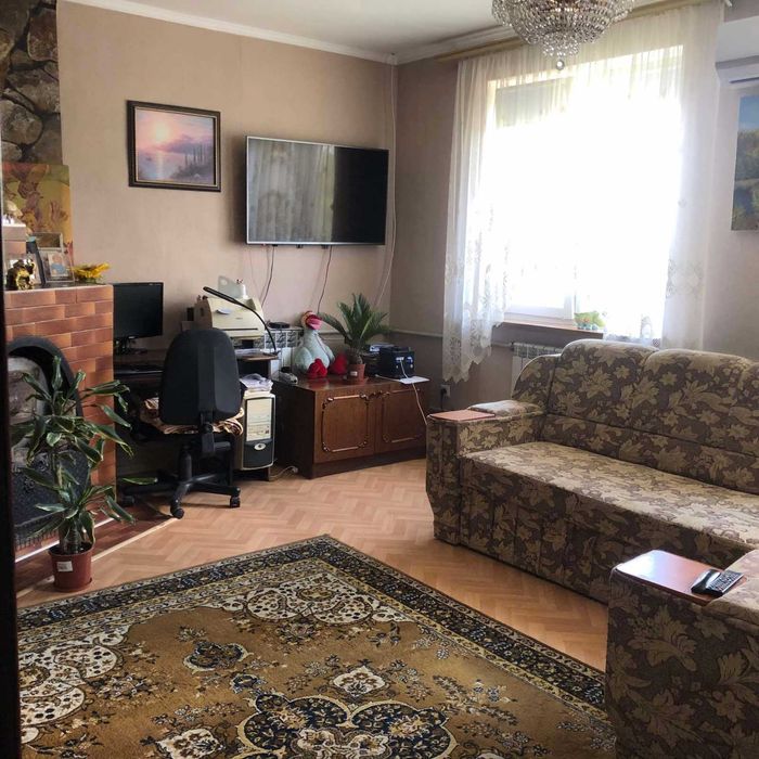 Продам двоповерховий будинок, на березі річки Південний Буг, с. Надбузьке