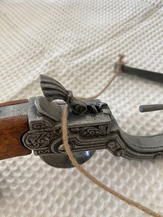 Arma decorativa - Besta