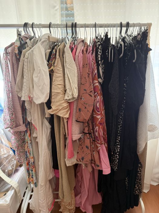 Lote de 50 peças de roupa nunca usada
