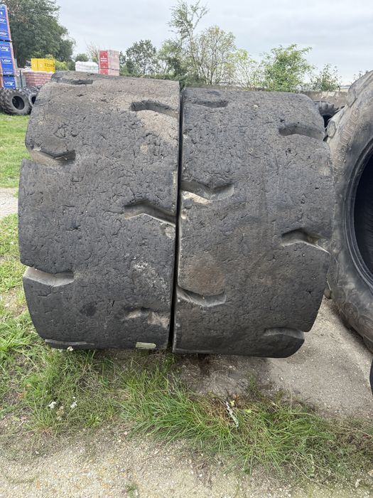 Opony 23.5X25 DOLID Pełne