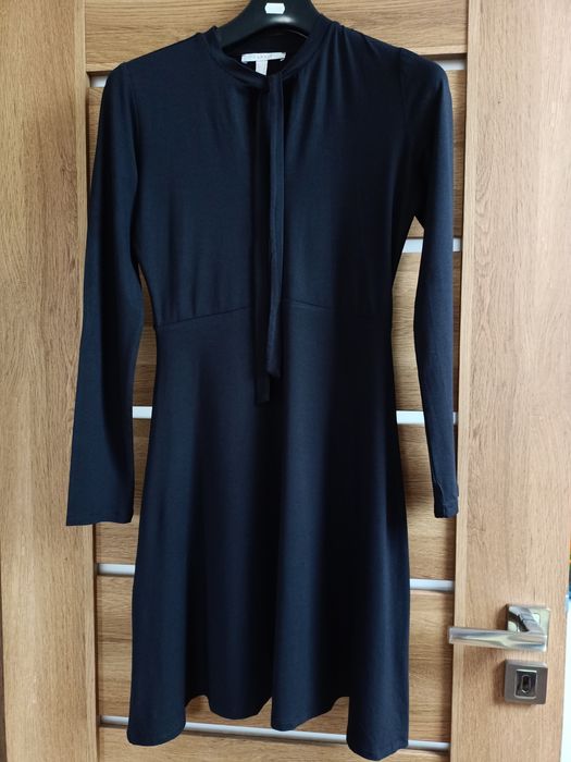 Czarna sukienka Esprit