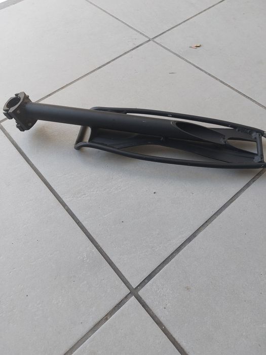 Suporte de bagagem para espigão.