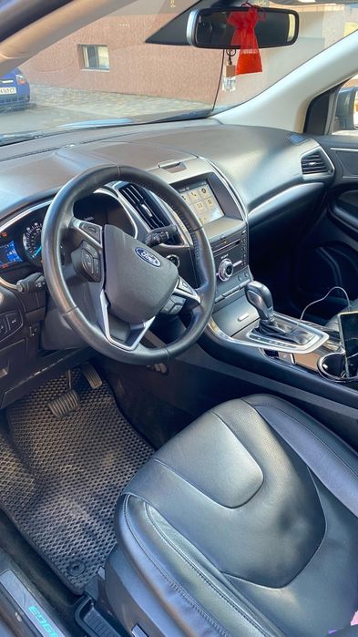 Ford Edge titanium