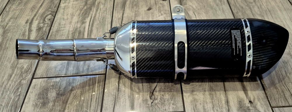 Suzuki gsr 750 Tłumik slip on  Yoshimura R11 Alpha