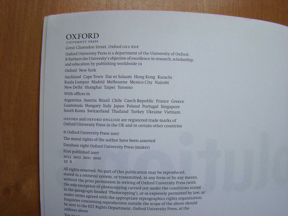 Книга учителя и аудио диски английского языка Solutions Pre-Intermedia