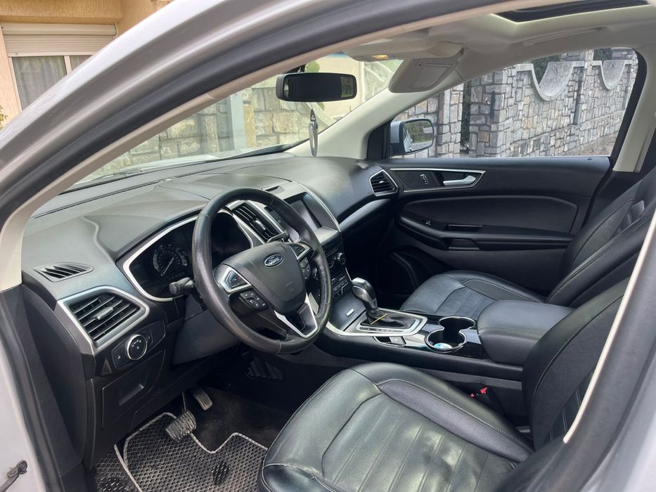 Ford edge 2015.