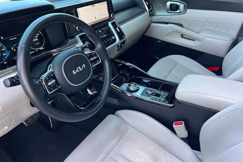 Kia Sorento Plug-In Hybrid SX      2022