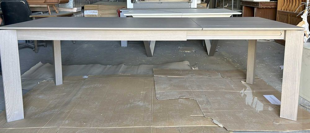 Mesa Jantar em madeira clara extensível