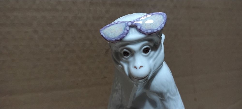 Статуетка "Мавпа в окулярах".