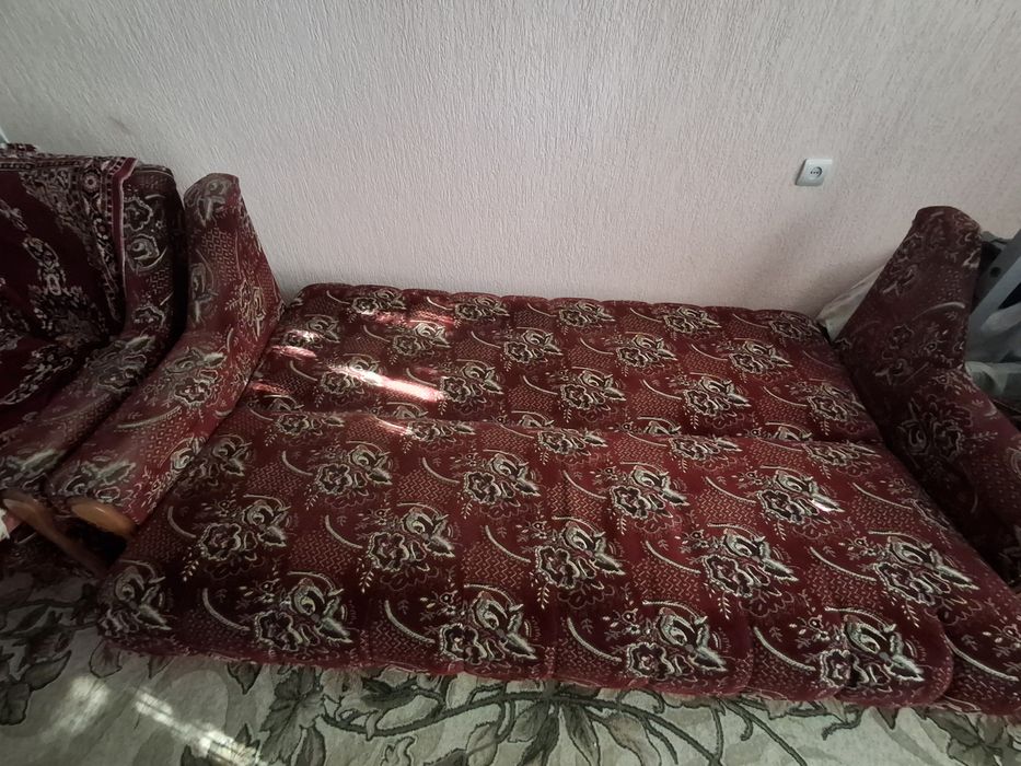 Продам диван та розкладні крісла