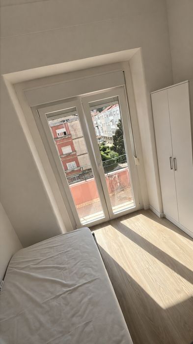 Quarto de solteiro para arrendar entrada imediata