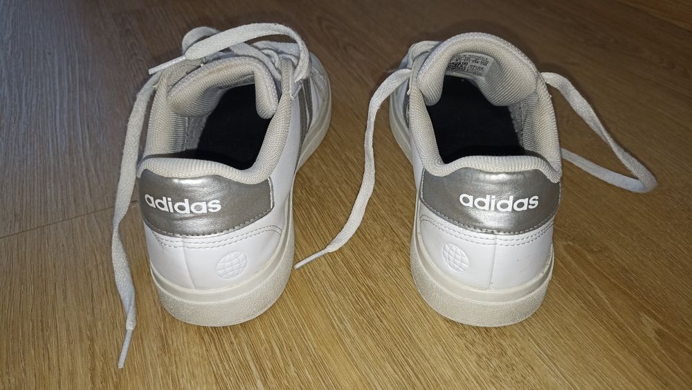 Ténis adidas 37 1/2 brancos