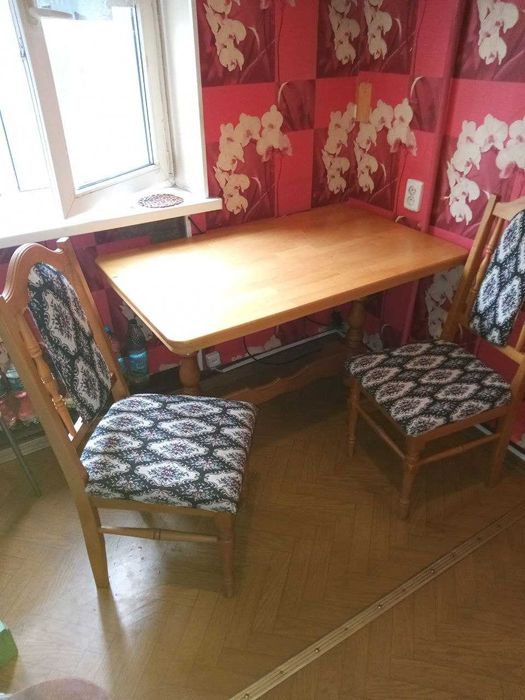 кухонный стол и стулья