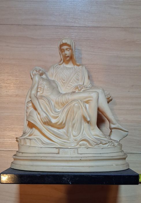 Estátua de mármore sintético Pietá A. Giannetti