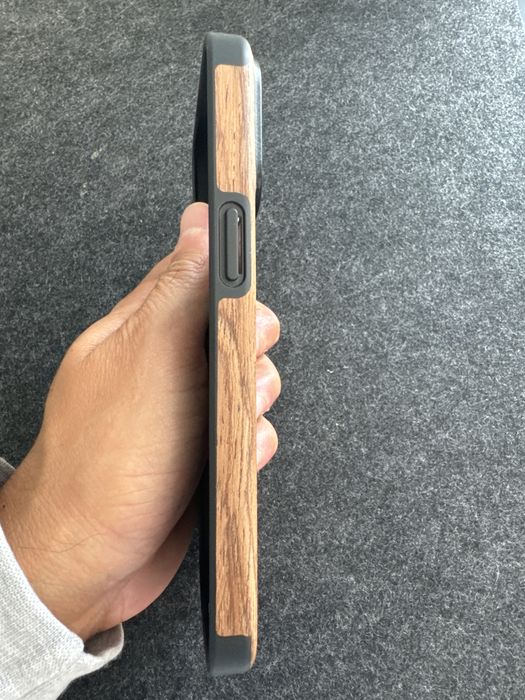 Iphone 15 pro max capa walnut wood