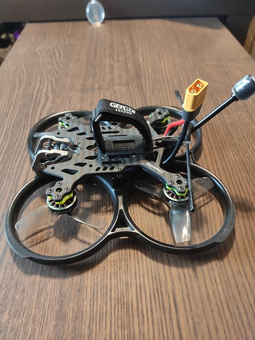 Dron fpv cinebot30 4s hdzero elrs 900/868 MHz