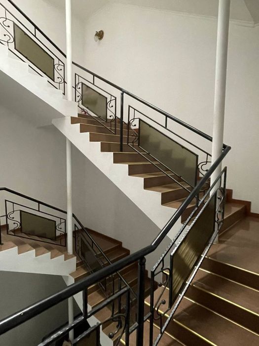 Оренда  комерція центр  620м2