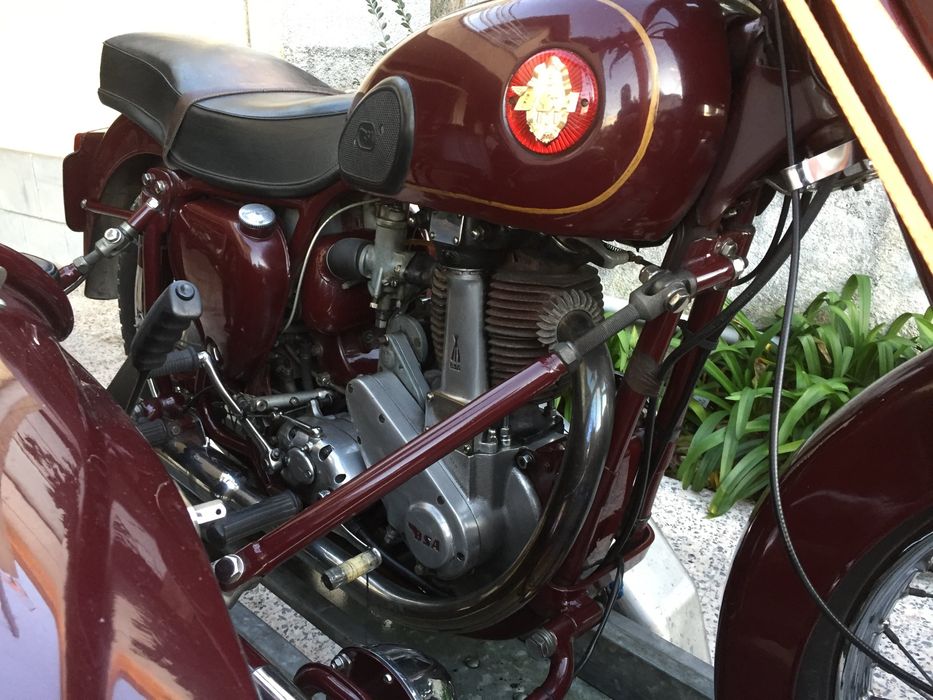Mota clássica BSA B31 1953 e sidecar