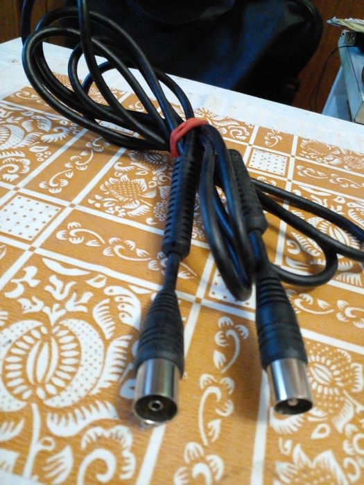 Современные разные  соединительные провода и шнуры