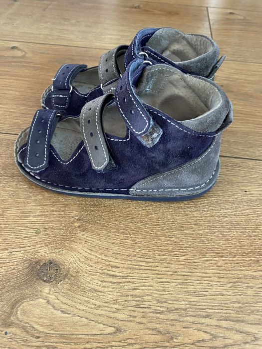 Sandałki/ kapcie Adamki rozmiar 27