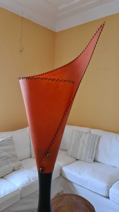 Candeeiro de pé laranja