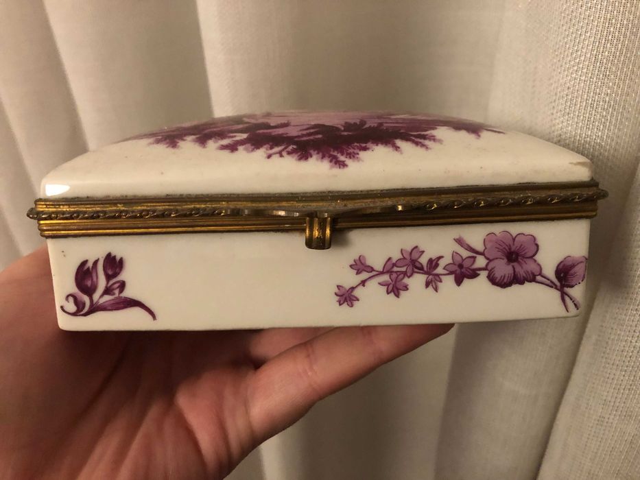 Caixa/ guarda-jóias de Porcelana de Paris (made in France)