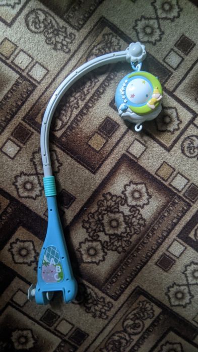 Продам детский мобиль с музыкой и световыми эффектами.