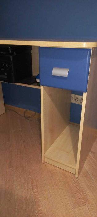 Письмовий стіл кутовий