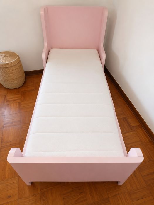 Cama IKEA BUSUNGE Rosa Extensível + Colchão IKEA Incluído