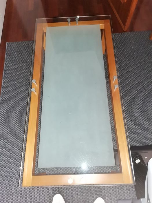 Mesa de centro com vidro