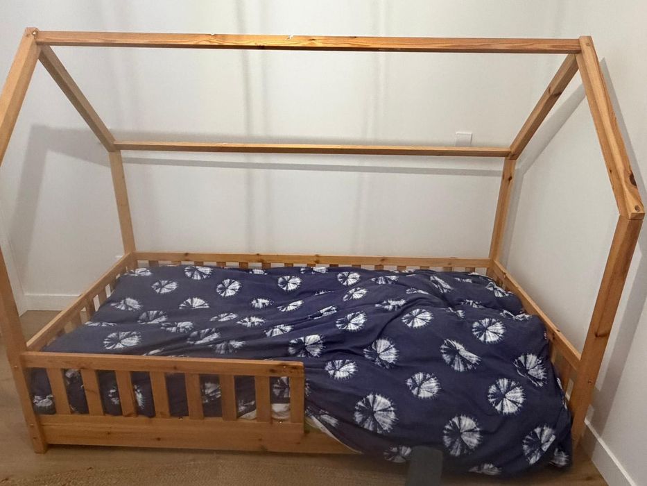 Cama montessori criança