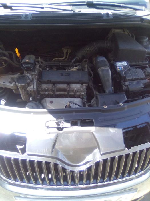 fabia em muito bom estado de pintura estovos peneus e mecanicamente venha comprovar.
